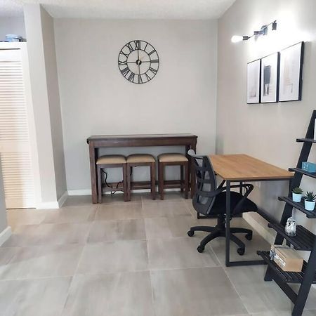Modern Apartment At The Worthington Kingston Kültér fotó