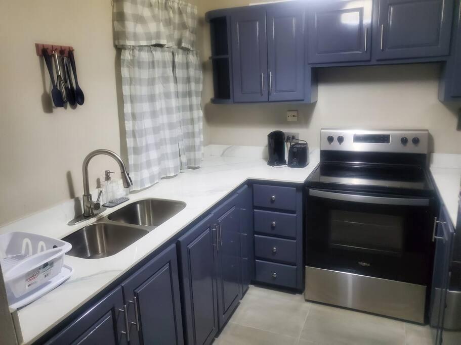 Modern Apartment At The Worthington Kingston Kültér fotó